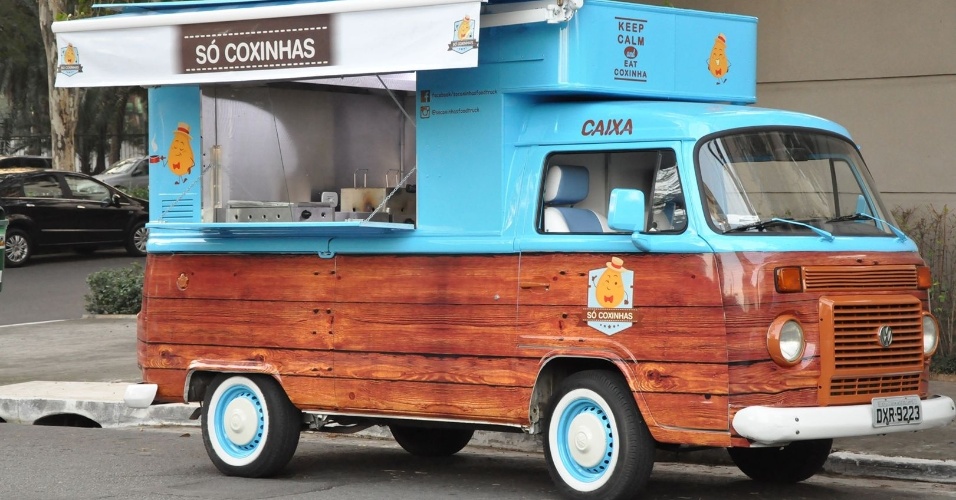 A franquia do food truck Só Coxinhas tem investimento inicial a partir de R$ 130 mil (custos de instalação, incluindo o veículo e a adaptação + taxa de franquia + capital de giro); faturamento médio mensal de R$ 35 mil; margem de lucro que varia de 20% a 30%, ou seja, de R$ 7.000 a R$ 10,5 mil; retorno do investimento a partir de 12 meses - dados fornecidos pela empresa. (Foto: Divulgação)