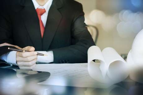 Para especialista, empresas deveriam se preparar para eventuais dificuldades e levar plano de negócios para a mesa de negociação. (Foto: NPFire / Shutterstock)