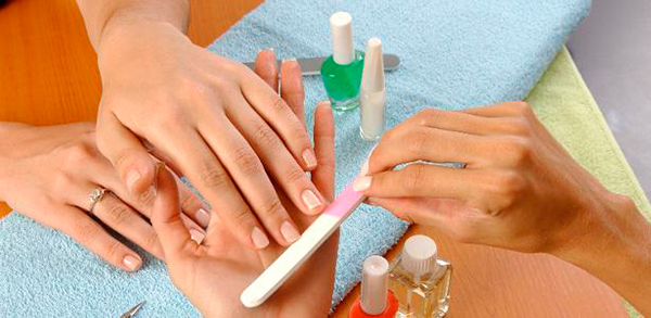 Manicure está entre as 497 atividades que podem atuar como MEI e emitir nota fiscal. (Foto: Getty Images)
