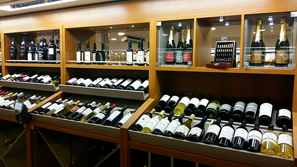 Rede também começa a vender vinhos em duas lojas; Em breve a novidade será estendida aos 28 pontos de vendas Divulgação